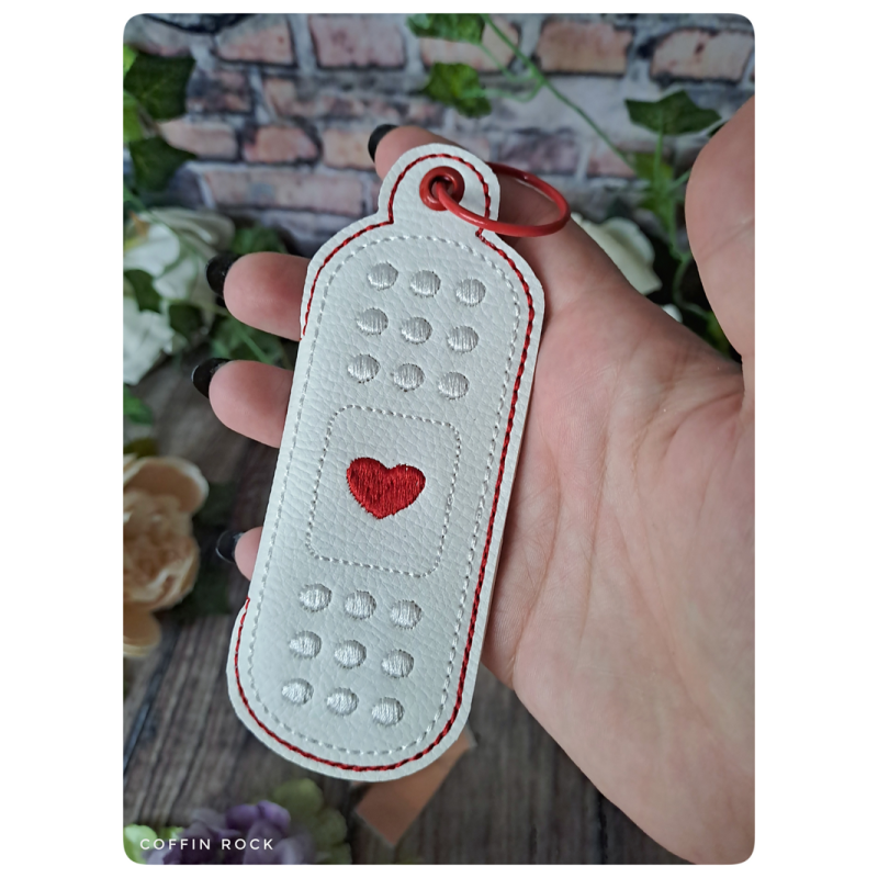 coeur rouge - pochette à pansements cute