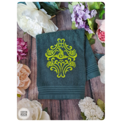 Serviette brodée chapeau de sorcière