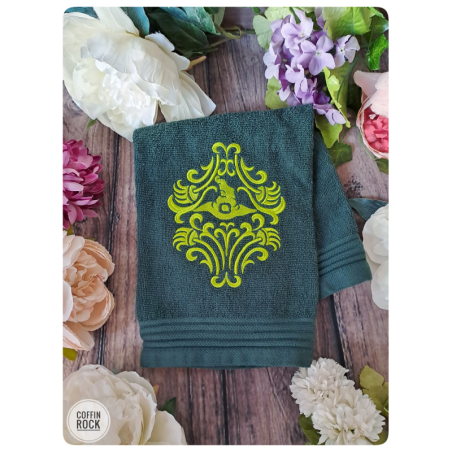 Serviette brodée chapeau de sorcière