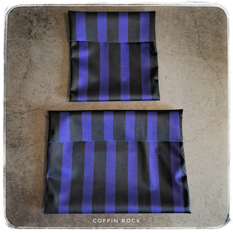 Etui imperméable rayé noir et violet