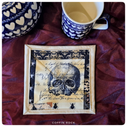 nevermore : tapis cosy pour tasse ou théière