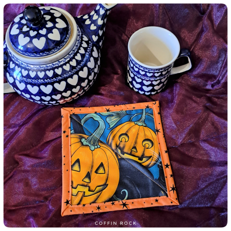 pumpkin'night : tapis cosy pour tasse ou théière