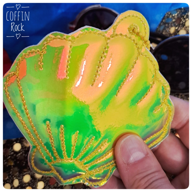 coquillage irisé jaune-vert - bijou de sac