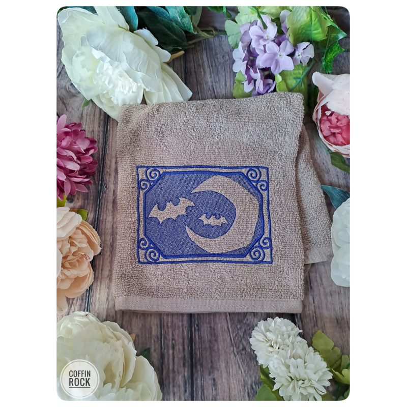 lune hantée - Serviette brodée
